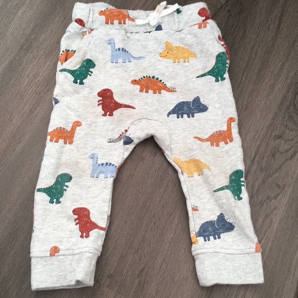 H&M Dino sweats 9-12M